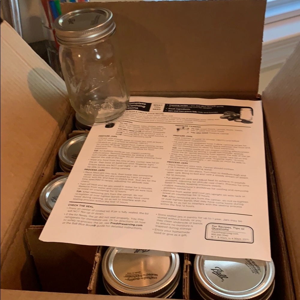 NIB caseRegular mouth pint ball-brand mason jars